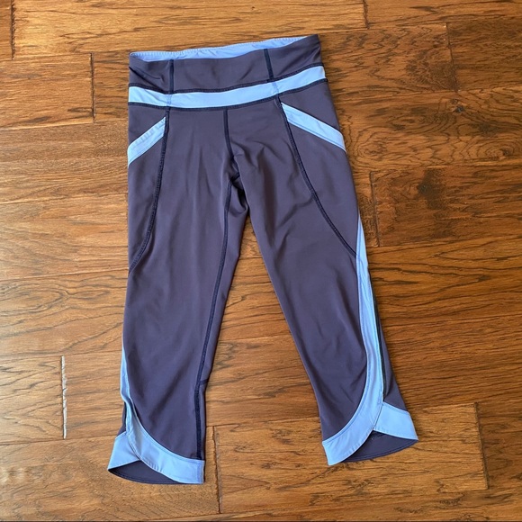 Lululemon crops. Size 4. - Picture 3 of 9